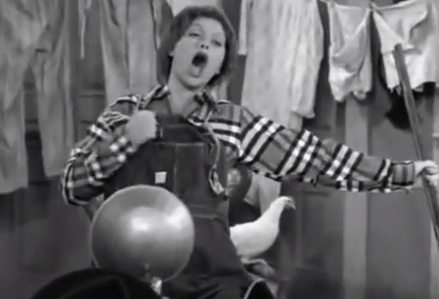 S01 E08 Lucy as Tarzan bear hunter