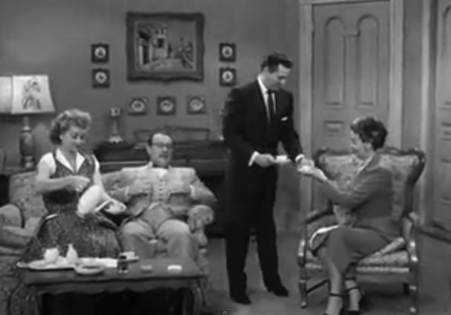 S01 E35 Lucy Ricky and the Littlefields have dinner