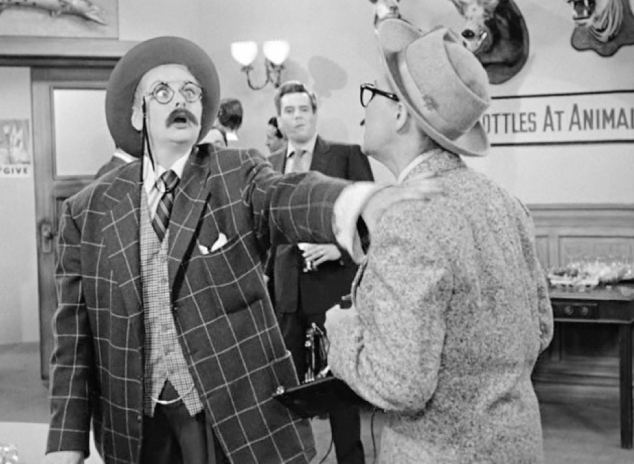 I Love Lucy S02 E14 Lucy as Teddy reporter blinds herself