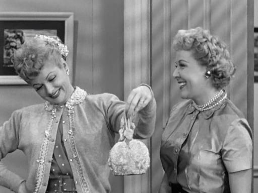 I Love Lucy S2 E19 - Lucy Ethel matching purse